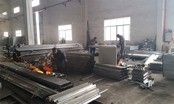 Steel frame welding in SOEASY workshop